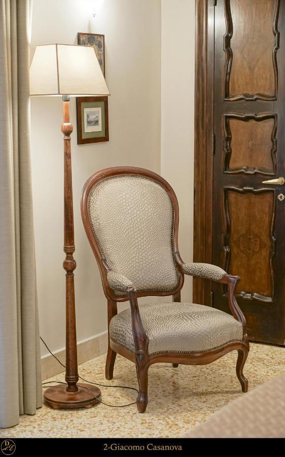 Dimora Donna Elena Bed and Breakfast Napoli Eksteriør billede