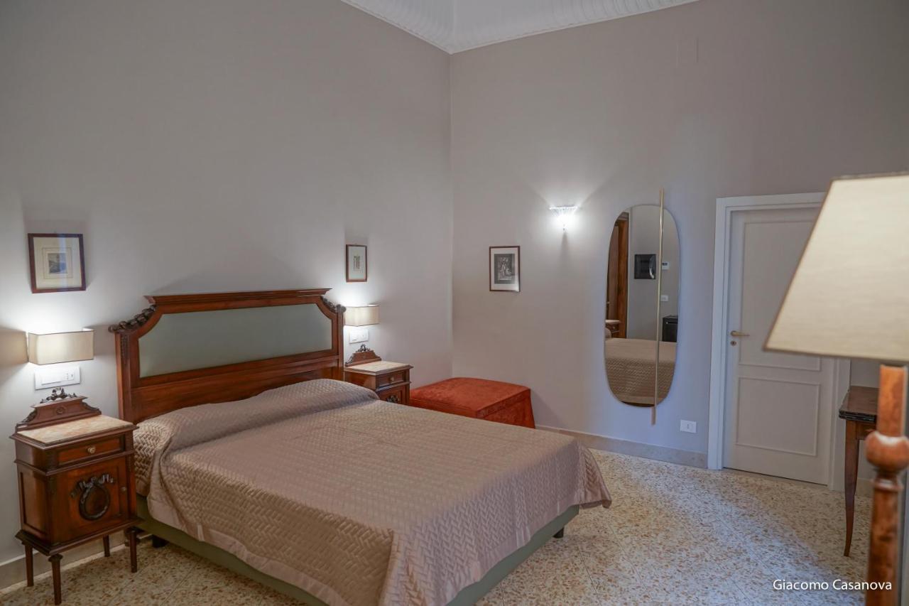 Dimora Donna Elena Bed and Breakfast Napoli Eksteriør billede